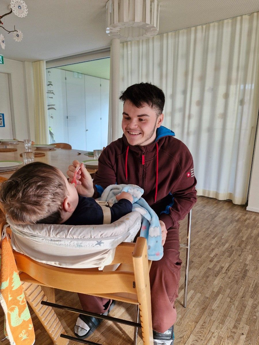 Bild füttern Kind.jpg