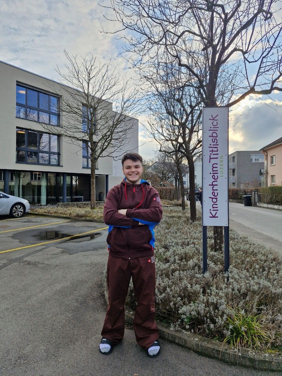 Bild vorem Kinderheim.jpg